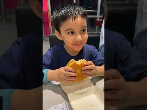 4 Years Old Baby Eating Burger 🍔 In Mcdonald's Jhelum City #shorts #short #viral