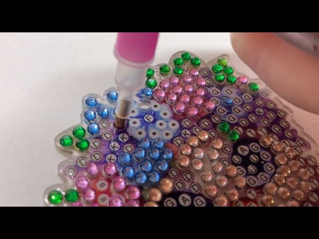 Paint with Diamonds, DIY How to Diamond Paint for Beginners, Easy time  saver Keychain, with Tips 