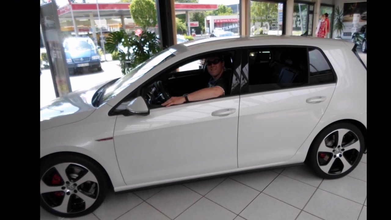 Justus König Captain America Indiana Jones der Abenteuerer testet den neuen VW Golf 7 im Jahr 2013