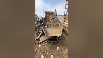 Length 3 meters width 1 meter three-layer vibrating screen test machine before leaving the factory