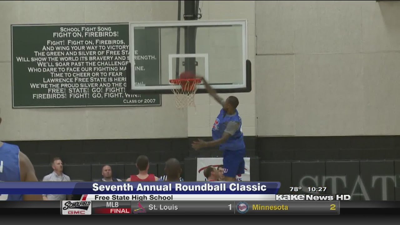 Former Jayhawks throw it down in the seventh annual Roundball Classic