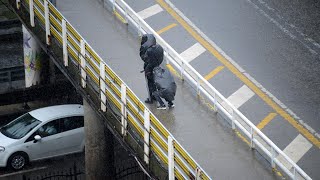 Trabzonda Sağanak Poşetle Korunmaya Çalıştılar