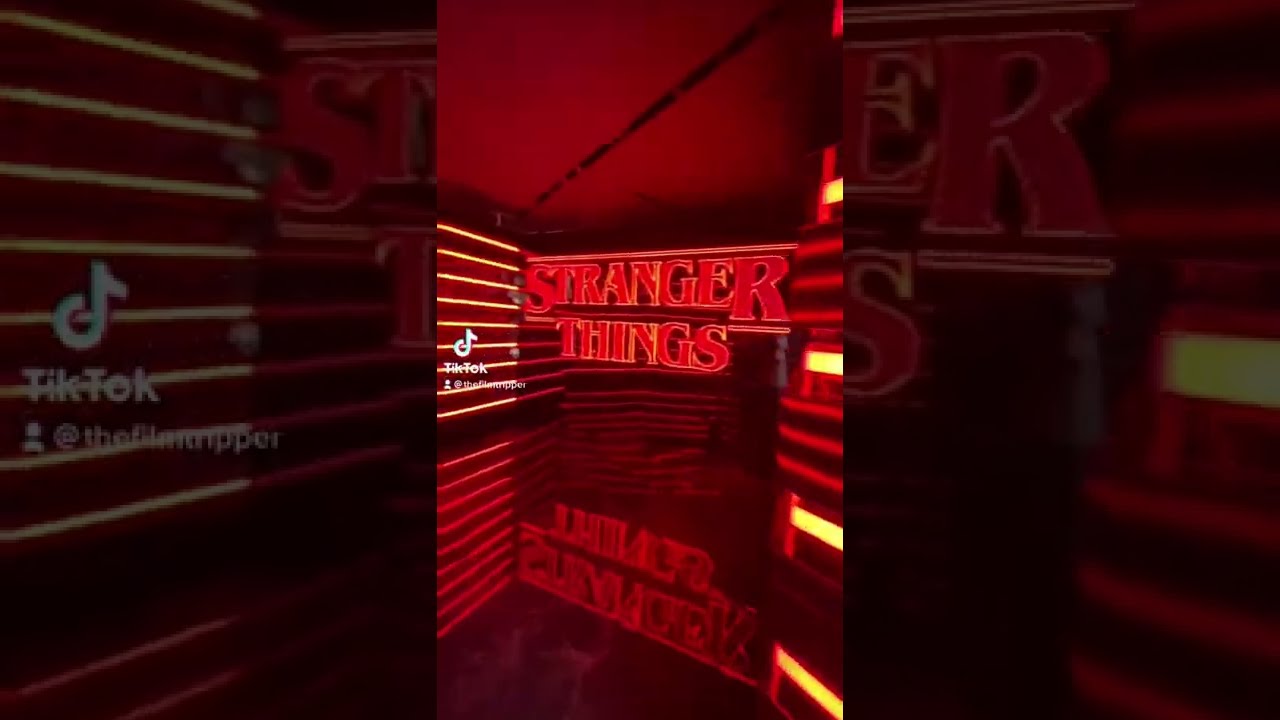 visiting the STRANGER THINGS POPUP in Paris | 