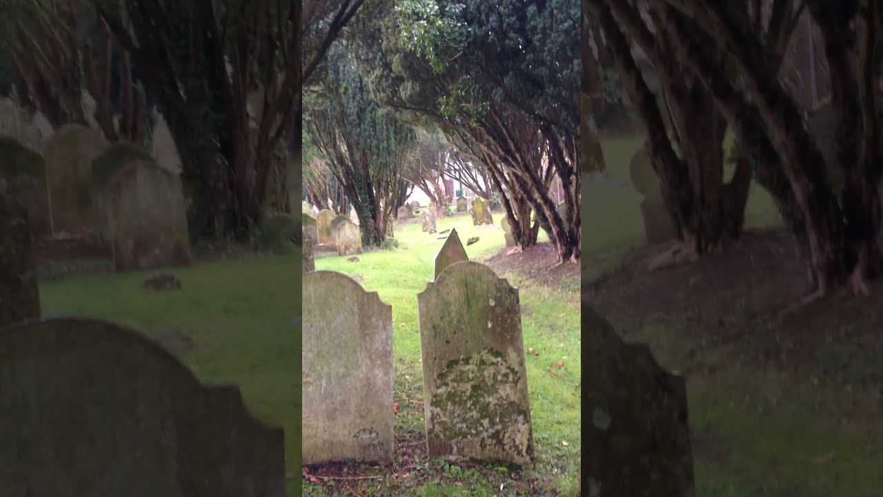 Living on the streets - Midhurst graveyard - Homless person - Heimilislaust fólk - Á götunni