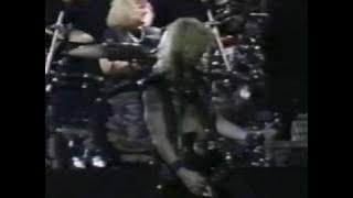 Duff McKagan´s Oklahoma bass solo .