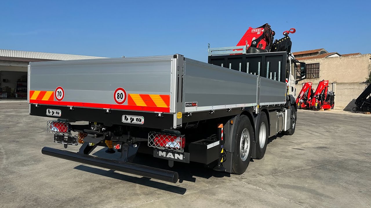 MAN TGS 26.480 - tre assi - fisso con gru