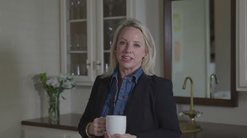 Real Estate agents introducing herself , videos are very good for personal branding