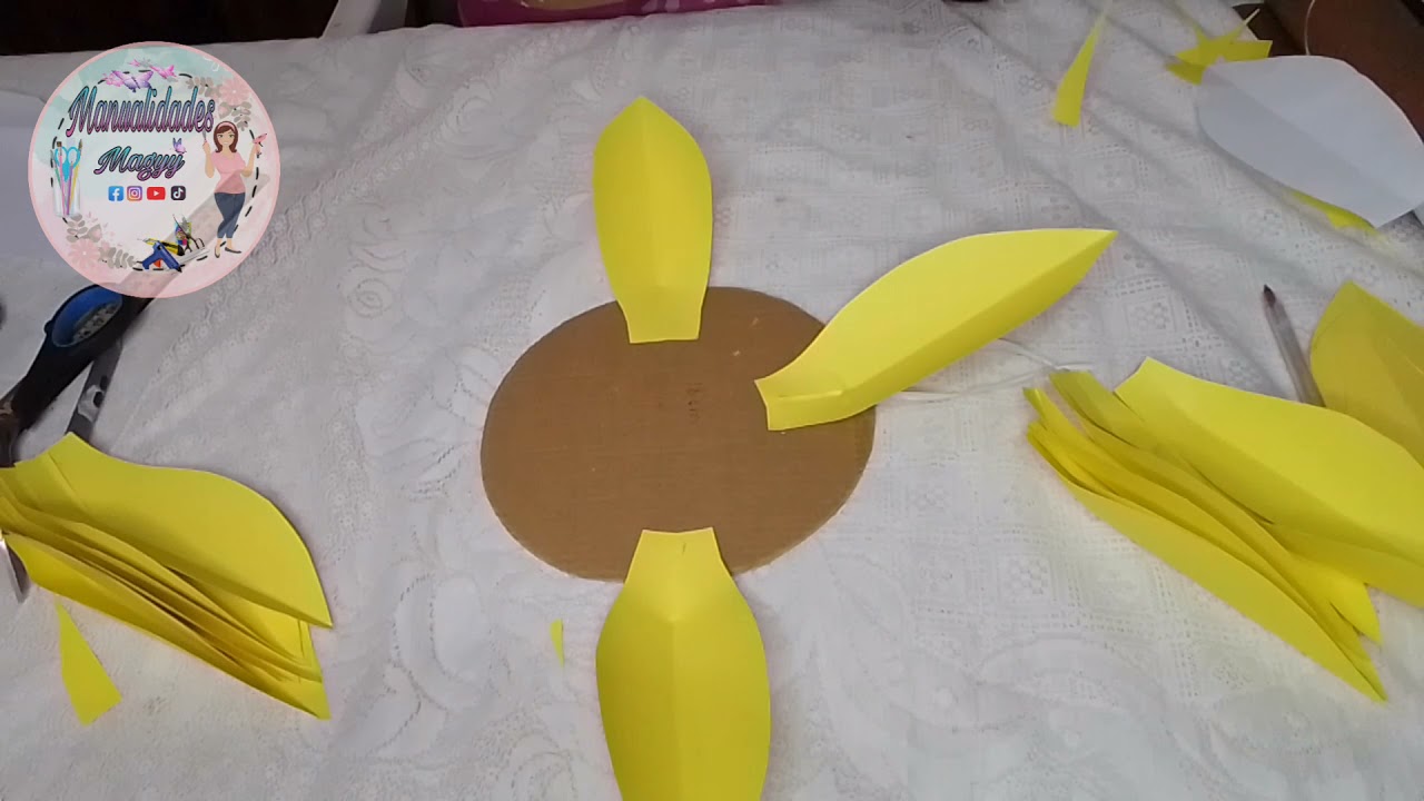 como hacer girasol de cartulina iris - YouTube