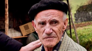 Dedo plače za prošlim vremenom…