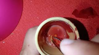 Tirando Esmalte De Anos De Dentro Do Balde