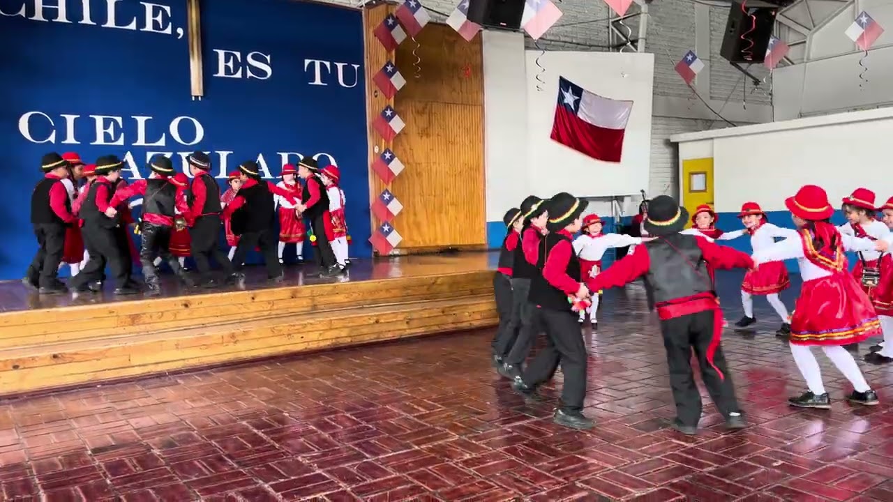 Carnavalito del Ciempies - Primero Basico - Colegio Manantial de San Miguel