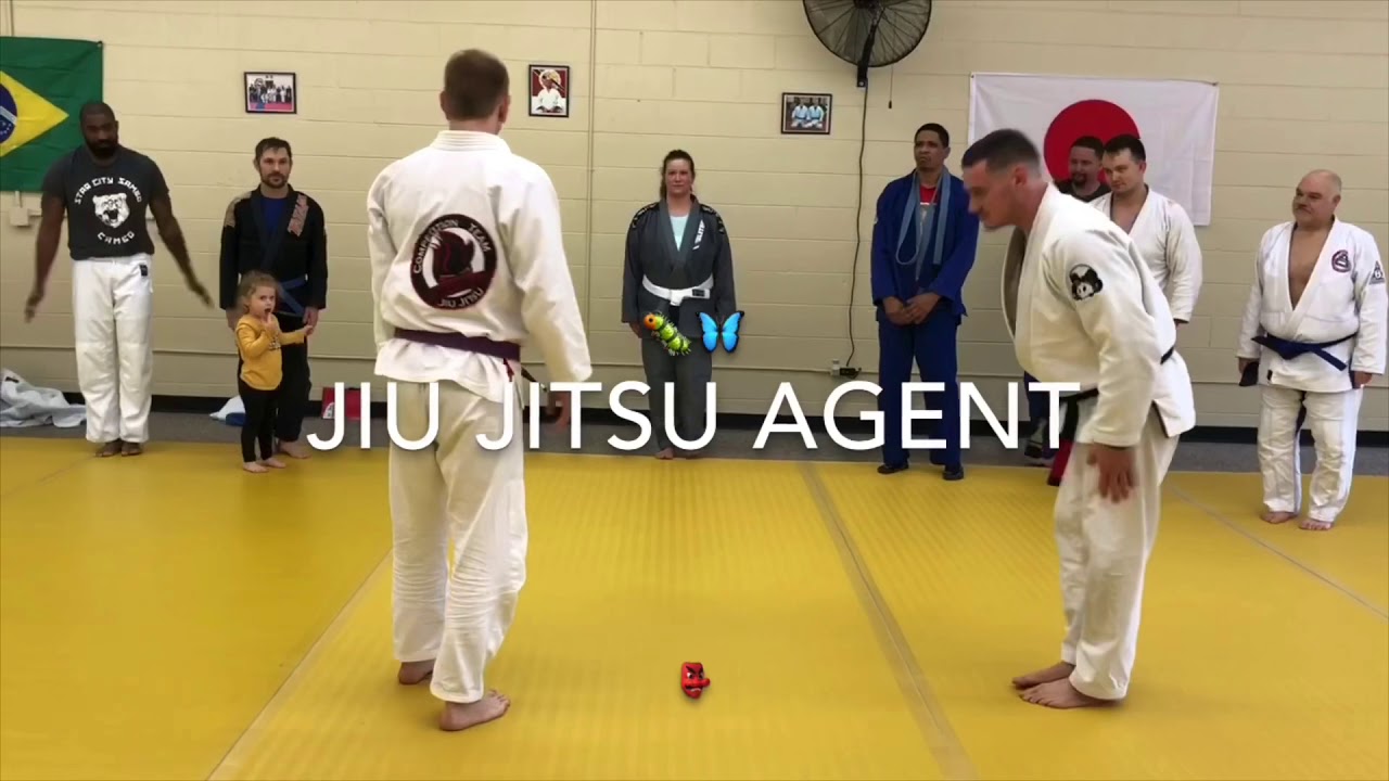The best way to escape mount against stronger opponents - YouTube