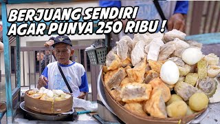 KARENA TEMPATNYA BANGKRUT JADINYA KELILING JUALAN SIOMAY AGAR PUNYA UANG 250 RIBU!