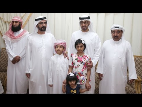محمد بن راشد ومحمد بن زايد يقدمان واجب العزاء لأسرة الشهيد علي حسن محمد الشحي