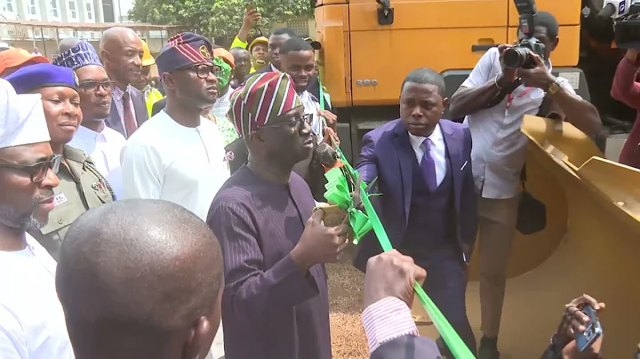 OKPEBHOLO DONATES HEAVY DUTY MACHINE TO ENHANCE WASTE COLLECTION