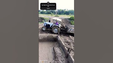 eicher vs powertrac 😱 🫣🫣#eichertractor #powertrac #masseyferguson #tochan #stunt #mud