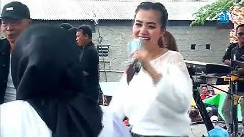 Beban Asmara - Anie Anjanie ft Icha Cosma (SK Group)