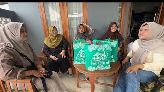 Parcel Dari Mamah Papah Kinara Untuk Ibuk U0026 Keluarga Kendilan  Al Ikut Nglumpuk Lebaran 