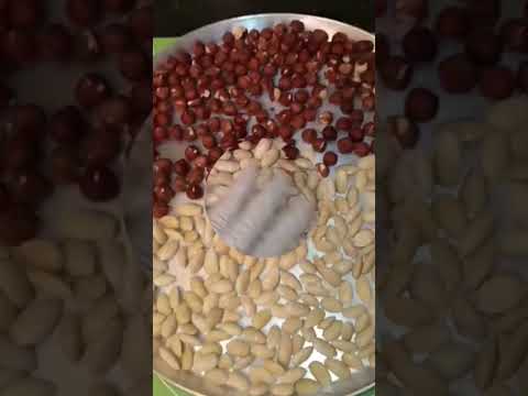 اللوز والبندق في البيت 