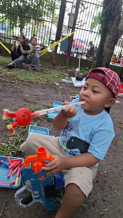 si boy main terompet dan main pistolan #shortsfeed #shorts #short #boy #main #terompet #funny #cute