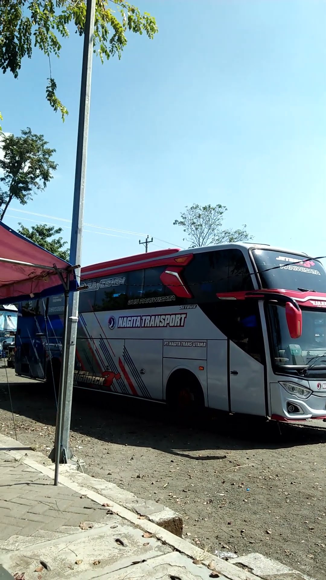 Mengarungi Pesona Jawa Tengah: Pariwisata Sukoharjo dan Armada Busnya yang Mempesona