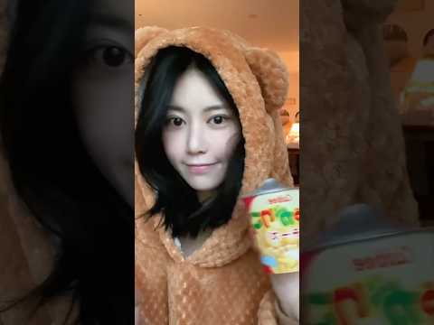 기분이 울적할땐 자가리코 먹기 🫕🐻🤎#shorts thumbnail