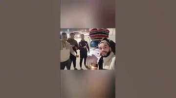 بواسطة سياره قديمه شاب جزائري يحقق حلمه بالوصول الى مكه المكرمه واداء فريضه الحج 