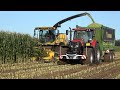Loonbedrijf Prenger 's ochtends aan het mais hakselen met New Holland en Case IH (2020)