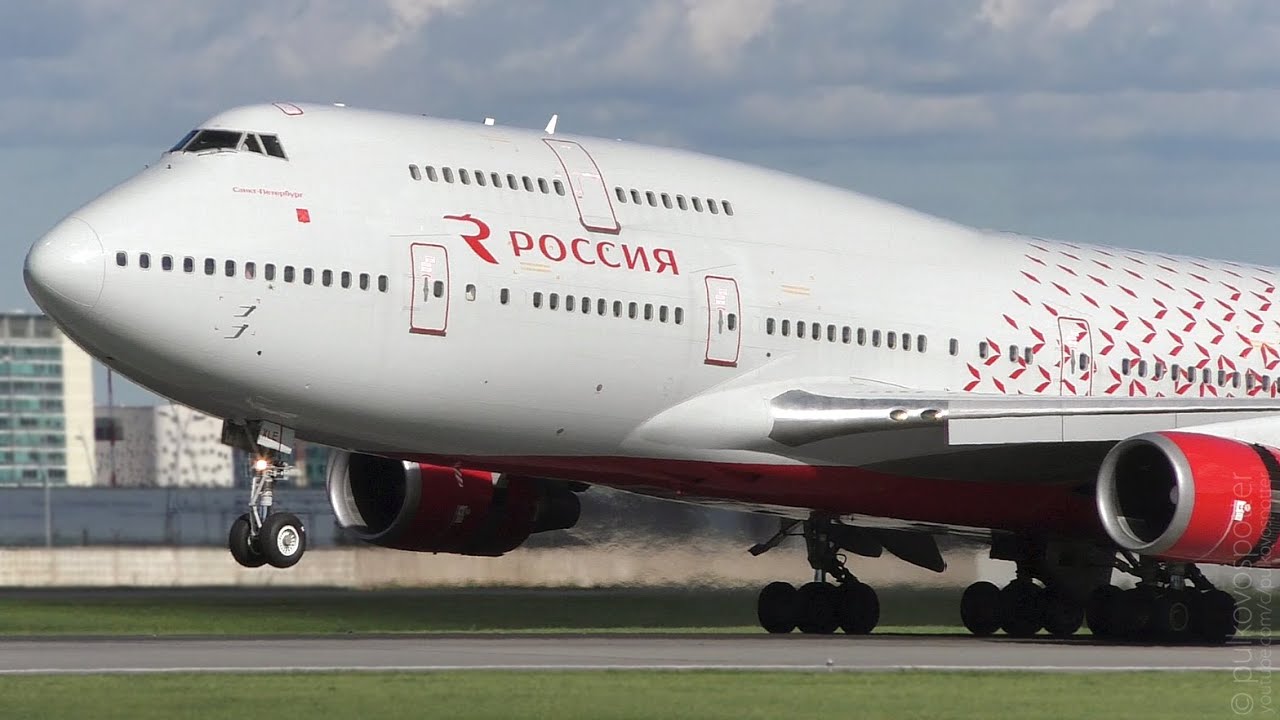 Авиарейсов 2. Боинг 747-400 авиакомпания Россия. Боинг двухэтажный 747 400. Самолёт Боинг 747 Россия. Двухэтажный самолет Боинг 747.