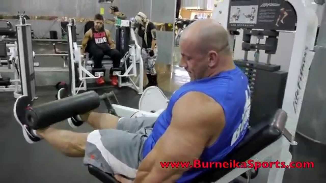 Robert Burneika i trening na nogi