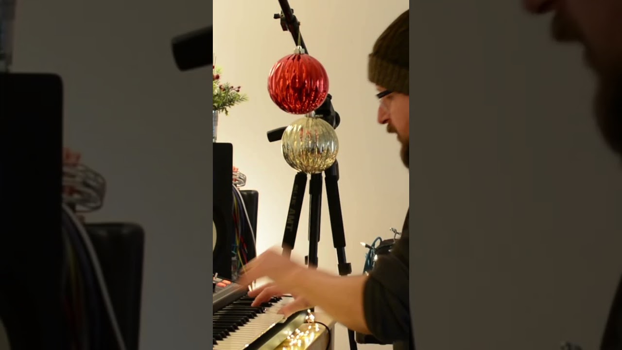 Christmas is Coming 8bit style on the Moog Matriarch 