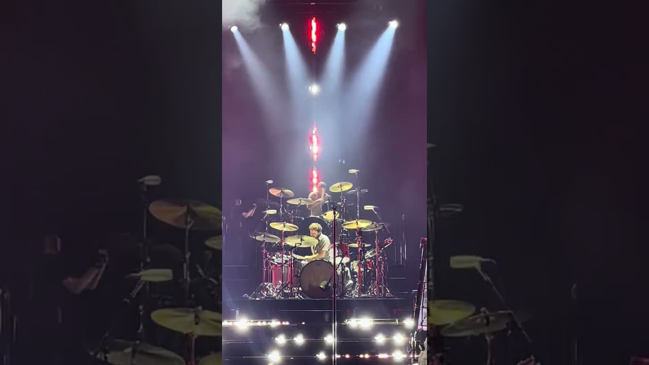Radioactive drum battle (Dan R. & Andrew Tolman) - Imagine Dragons - Toronto, Canada. August 9, 2024