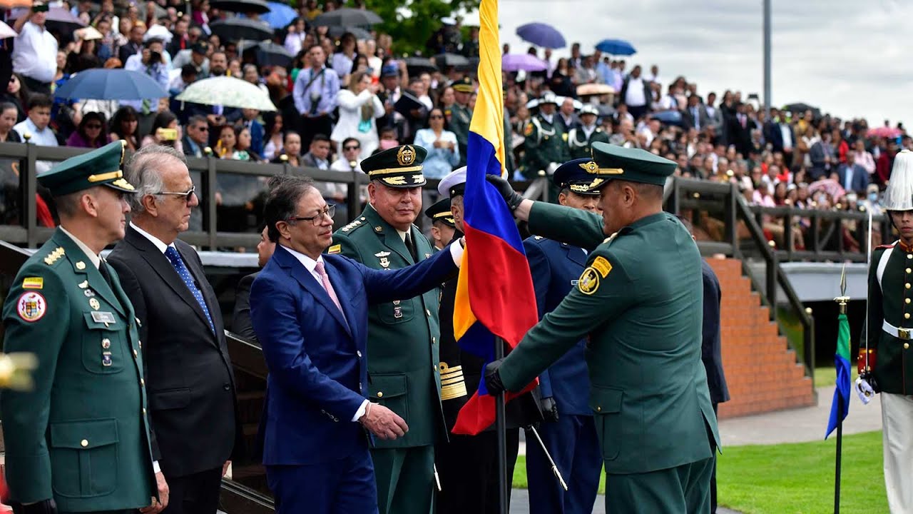 Presidente Gustavo Petro en la ceremonia de ascenso a subtenientes ‘Curso  General Jorge Duarte Blum’
