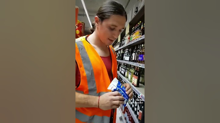 un stagiaire qui vole au magasin