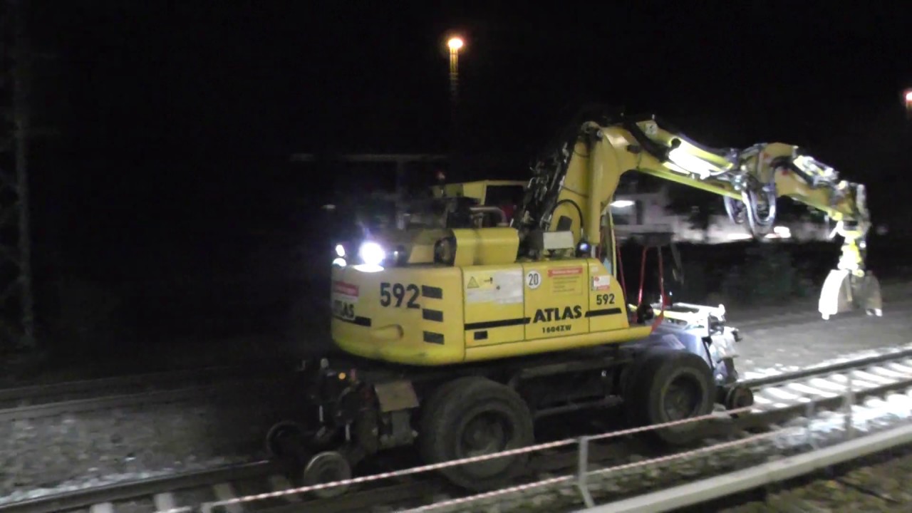 Экскаватор на рельсовом ходу в Берлине