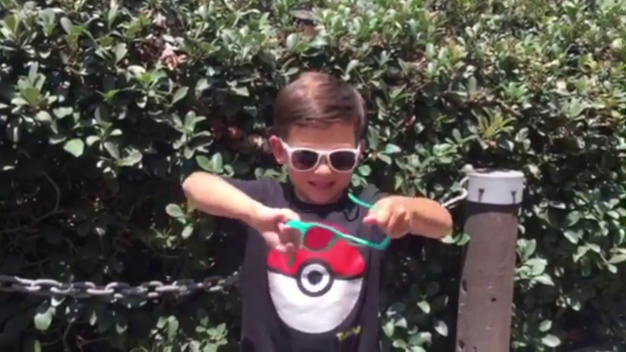 These Roshambo Baby Sunglasses are Child Proof! 