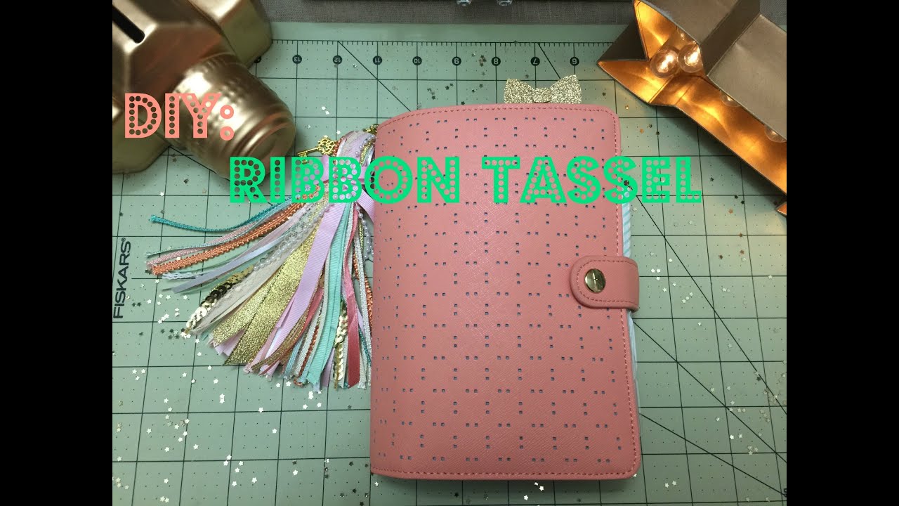 DIY: Ribbon Tassel | Tassel de Cintas