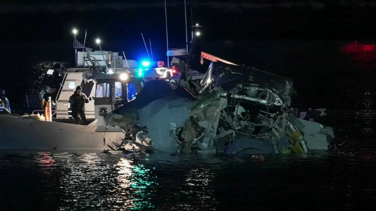 New details on DC plane crash as crews recover black box - YouTube