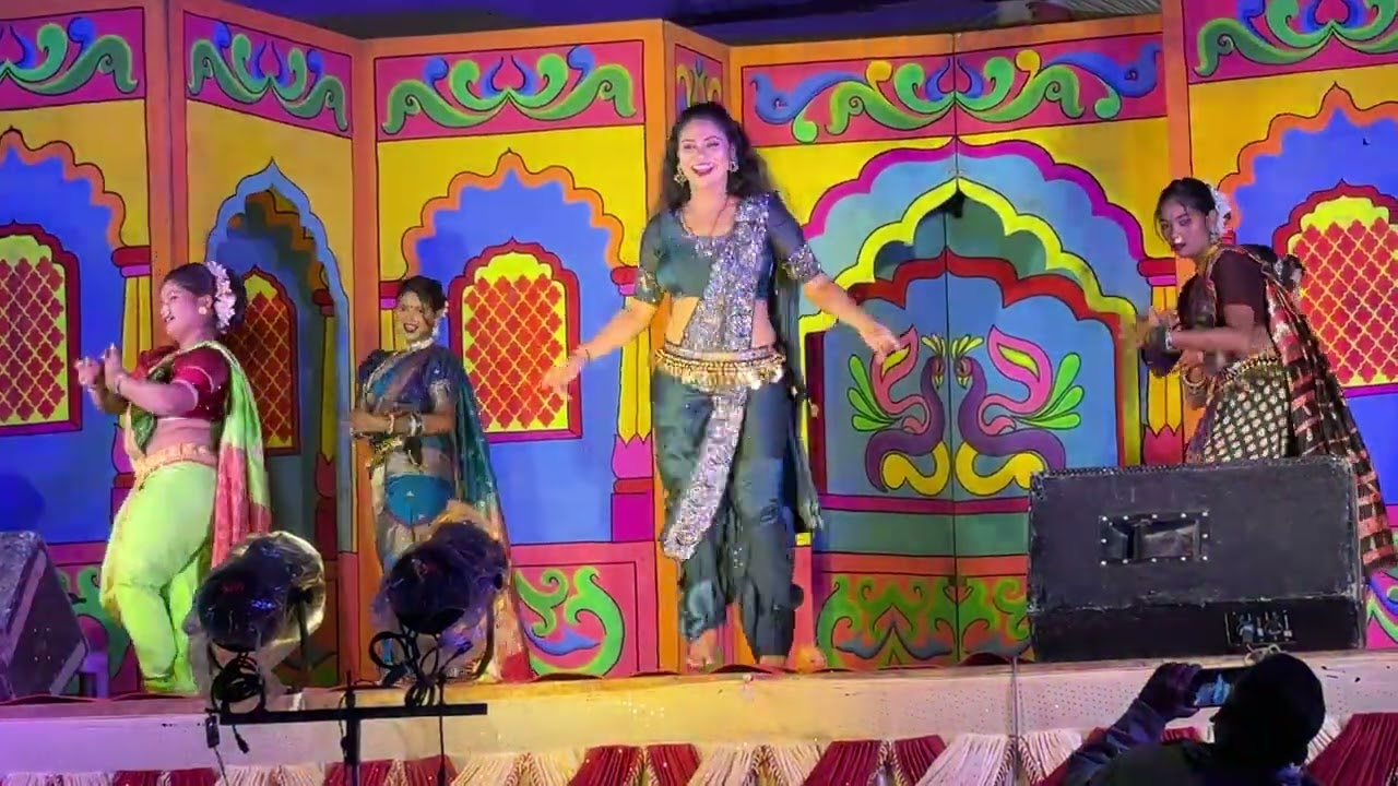 Pakhara Aazad Kele Tula - Ekapeksha Ek Apsara show | Khandoba Yatra Dahiphal 2025