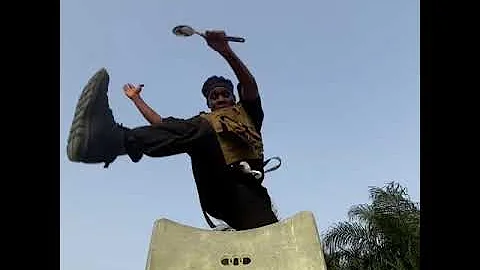 BRODASHAGGI and officer Woos FIGHTING FOR SURVIVAL #brodashaggi #oyahitme #comedy #Nigeriacomedy