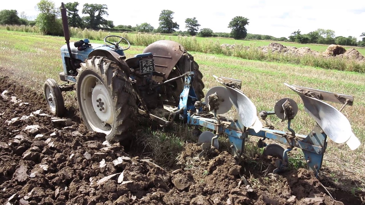New Performance Super Major pulling Ransomes TSR 102 in Suffolk 2017