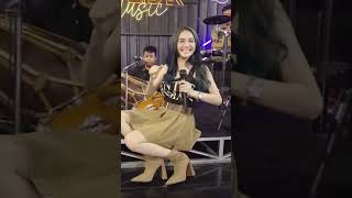 Download Lagu GODAIN KANG GENDANG!! DIKE SABRINA Feat. ARLIDA PUTRI #shorts MP3