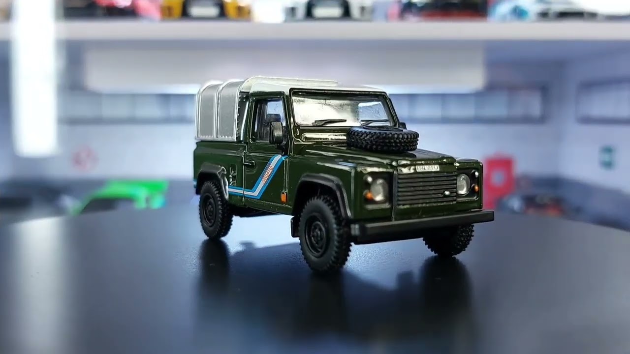 MINI GT Land Rover Defender 90 Pickup Bronze Green