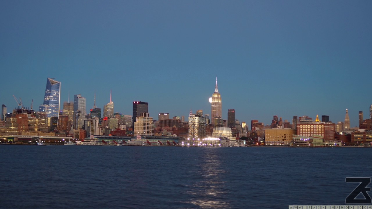 Time-lapse video of The Super Moon Rising behind the Empire State Building​