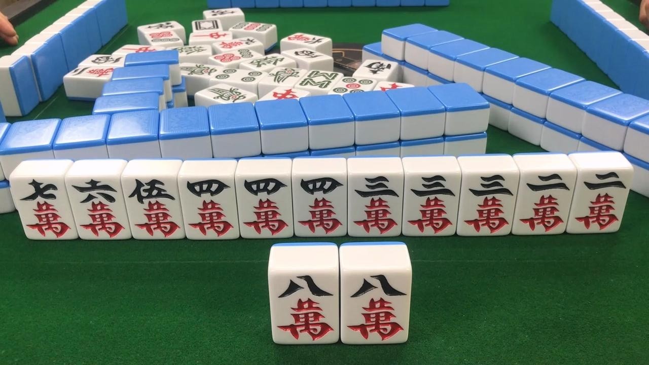 麻将桌可不缺套路，编剧都不敢这么写吧，果然又被神秘力量支配了