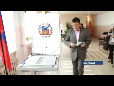 украшаем избирательный участок. урна для бюллетеней. за круглым столом. избирательная урна. выборы губернатора алтайского края.