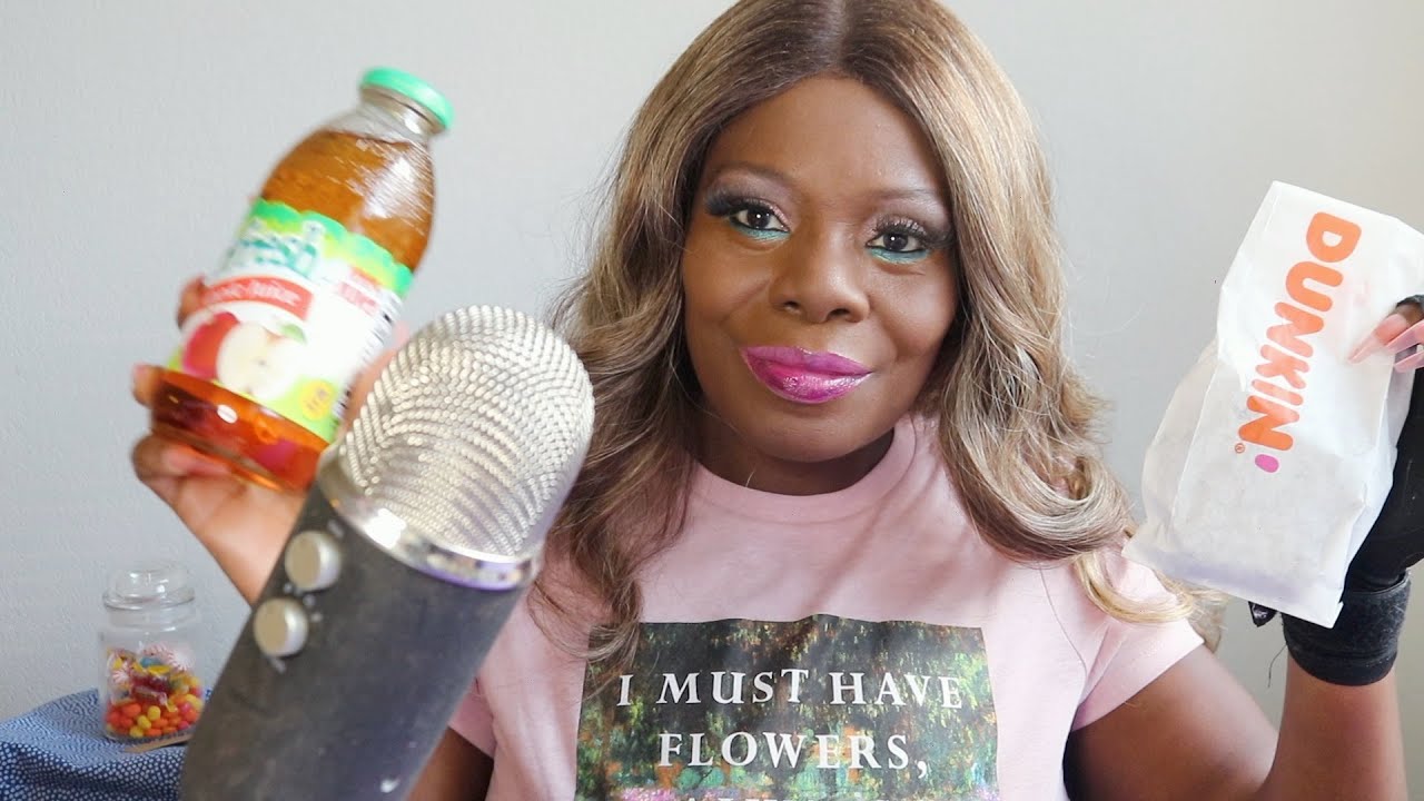 DUNKIN' CHOCOLATE GLAZE DONUT HOLES EVERGREEN APPLE JUICE ASMR EATING