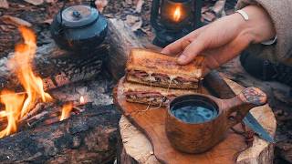 至福のひとり時間。焚き火で焼くサクサクのチーズサンドを頬張るソロキャンプ(ASMR)