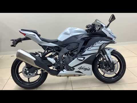 カワサキ ZX－4R SE マルチバー・USB1口装備！！400㏄4気筒