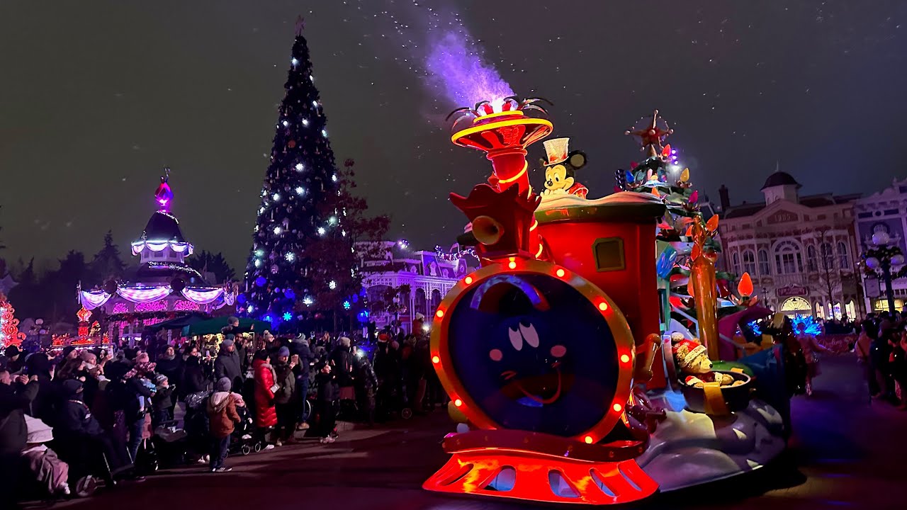 Disneyland Paris at Christmas 2022:   Tag 4 abends die schönste Parade,  Planet Hollywood, Feuerwerk